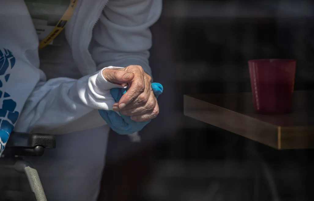 Osoba chora na Alzheimera. Fot. PAP/EPA/MARTIN DIVISEK