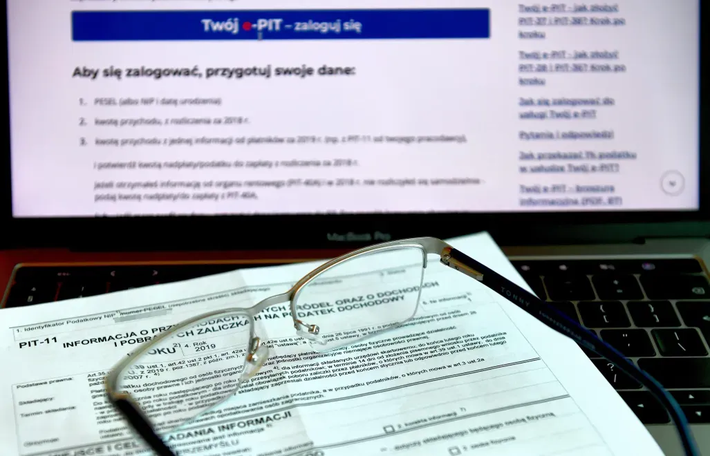 Deklaracja podatkowa Fot. PAP/DAREK DELMANOWICZ