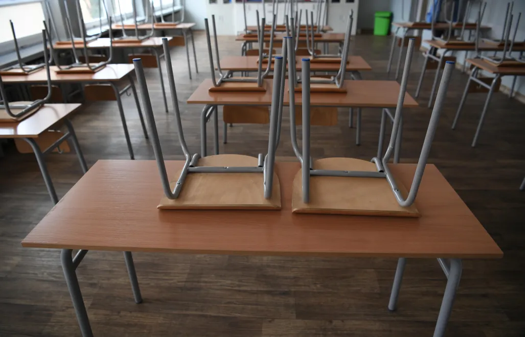 Pusta klasa szkolna Fot. PAP/Darek Delmanowicz