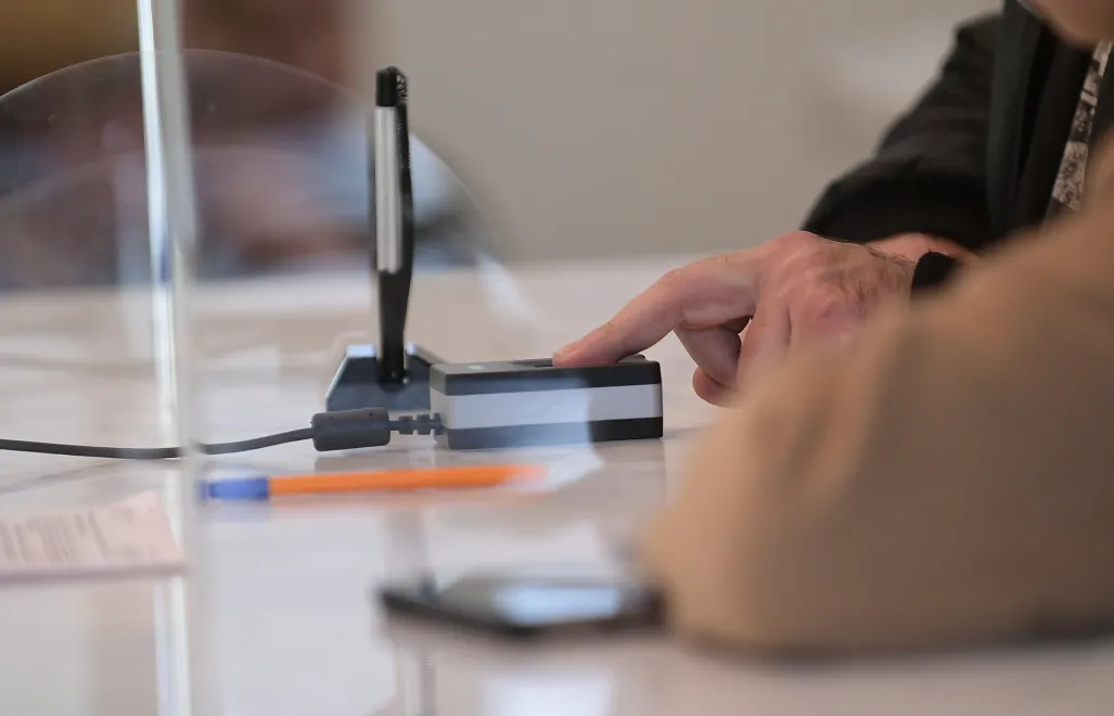 Punk nadawania numeru PESEL w urzędzie Fot. PAP/Marcin Obara