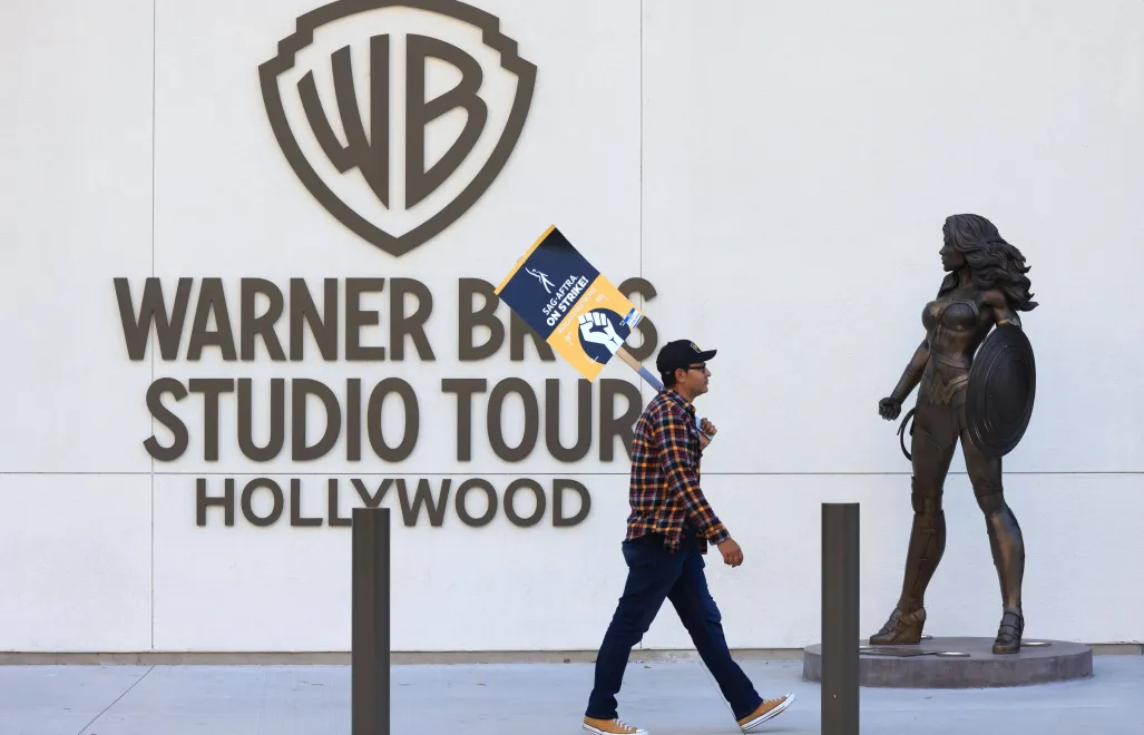 Protest pod Warner Bros. Fot. PAP/EPA/DAVID SWANSON