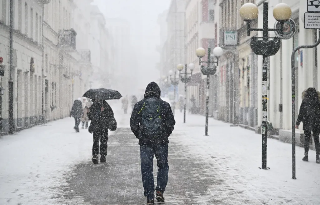 Opady śniegu w Warszawie Fot. PAP/Radek Pietruszka