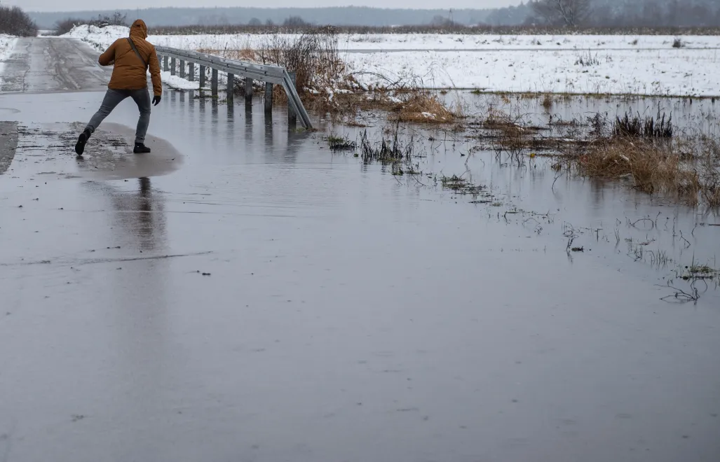  Roztopy w pobliżu rozlewiska rzeki Wieprz w Pełczynie. Fot. PAP/Wojtek Jargiło