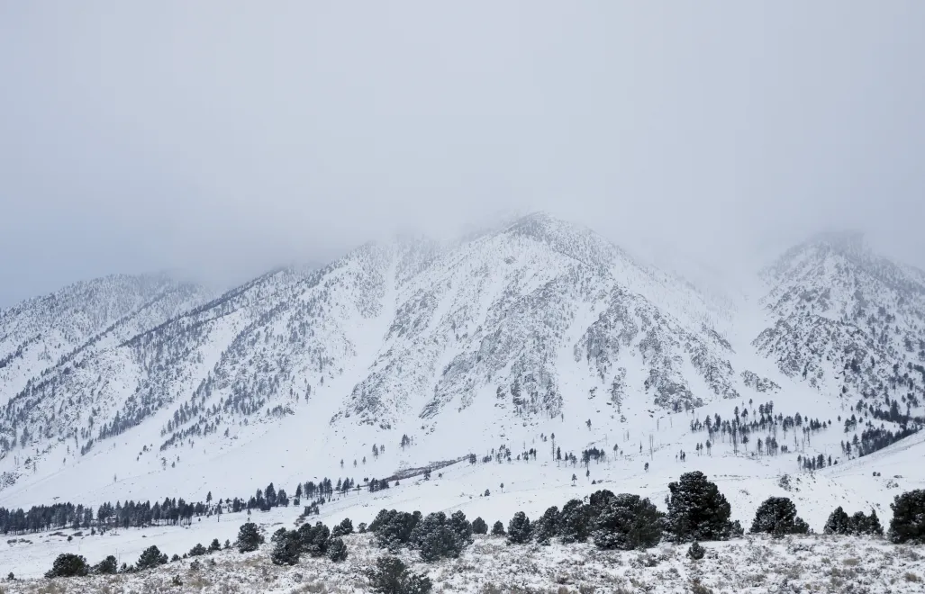 Pasmo górskie Sierra Nevada w Kalifornii. Zdj. Ilustracyjne. Fot. PAP/EPA/CAROLINE BREHMAN 