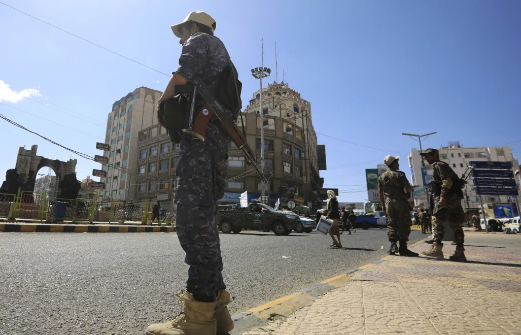Żołnierze Huti w Jemenie. Fot. PAP/ EPA/YAHYA ARHAB