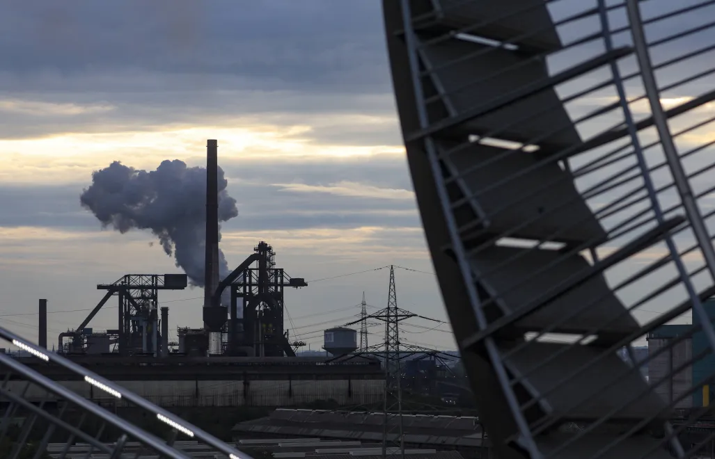 Промышленный район в Дуйсбурге, Германия. Фотоиллюстрация. Fot. PAP/EPA/Christopher Neundorf
