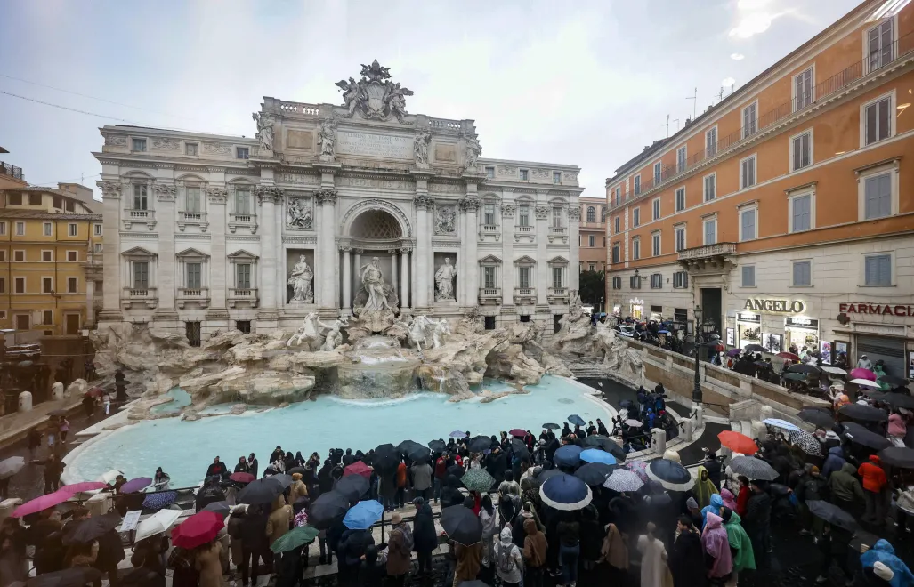 Fontanna di Trevi w Rzymie. Fot. PAP/EPA/FABIO FRUSTACI