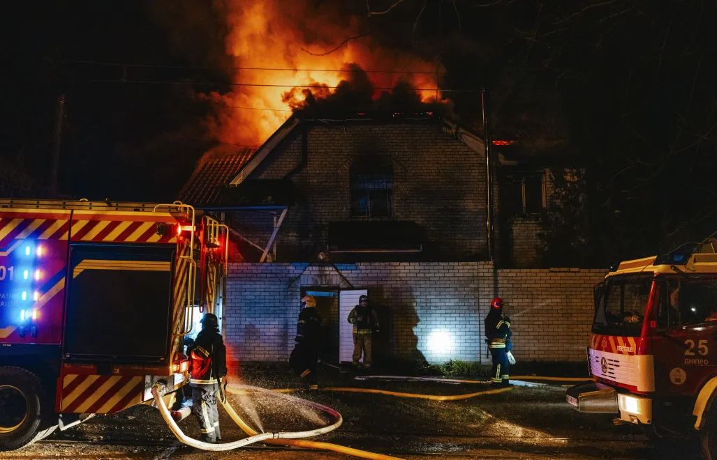 Разрушения в Днепре вследствие российского удара. Фотоиллюстрация. Fot. PAP/EPA/Arsen Dzodzaiev