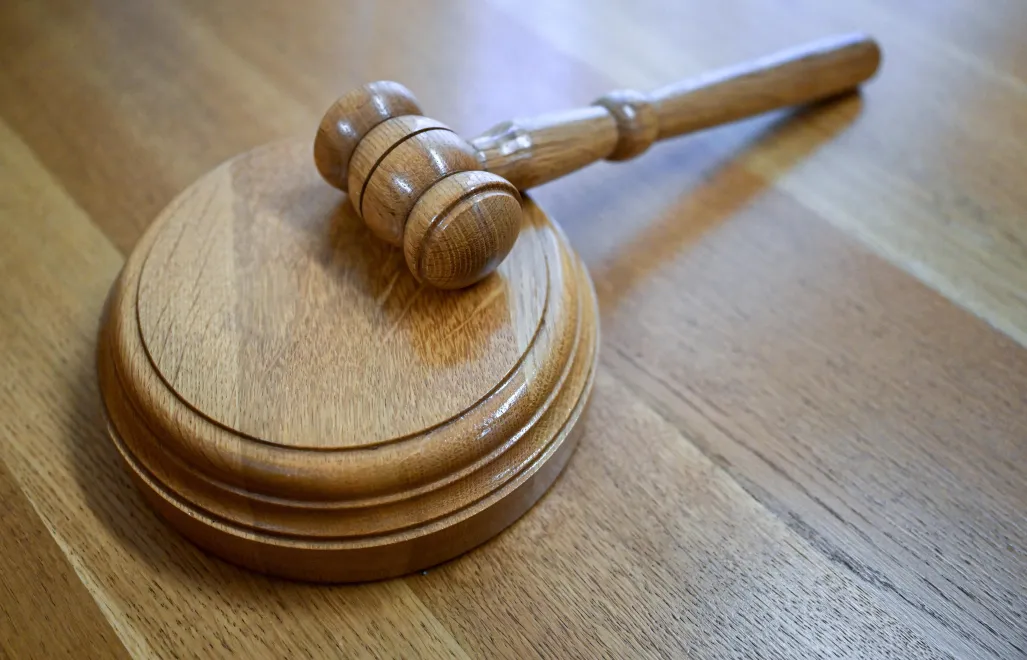 Молоток судді, фотоілюстрація. Fot. PAP/Darek Delmanowicz