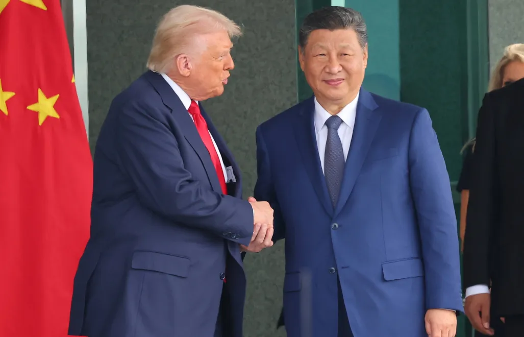 Xi Jinping (P) i Donald Trump (L). Fot. EPA/YONHAP