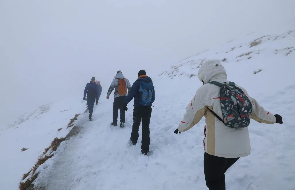 Turyści na szlakach w Tatrach. Fot. PAP/Grzegorz Momot