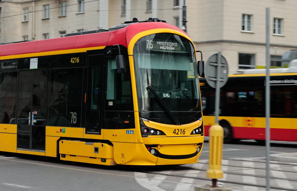 Komunikacja miejska w Warszawie Fot. PAP/Szymon Pulcyn