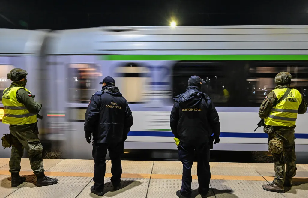 Patrolowanie linii kolejowych we wschodniej Polsce. Fot. PAP/	Wojtek Jargiło