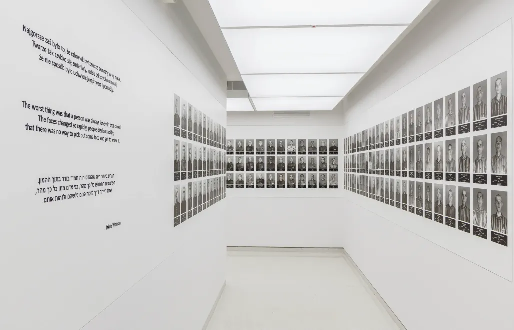 Prezentacja pierwszej z trzech części nowej wystawy głównej „Auschwitz – doświadczenia więźniów obozu” w Muzeum Auschwitz w Oświęcimiu. Fot. PAP/Art Service