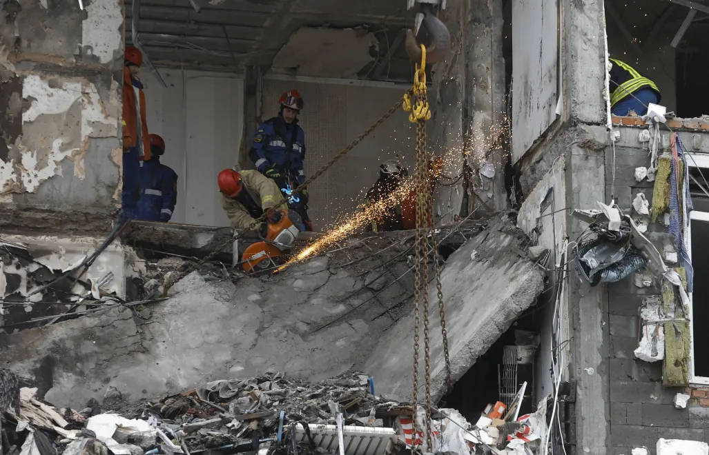 Rosyjski atak na Kijów. Fot. PAP/EPA/	SERGEY DOLZHENKO