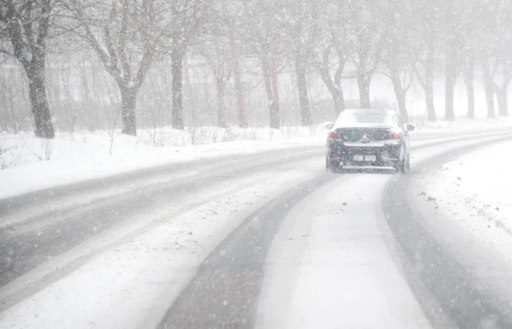 Polacy ocenili swoją jazdę zimą.Fot. PAP/Andrzej Jackowski