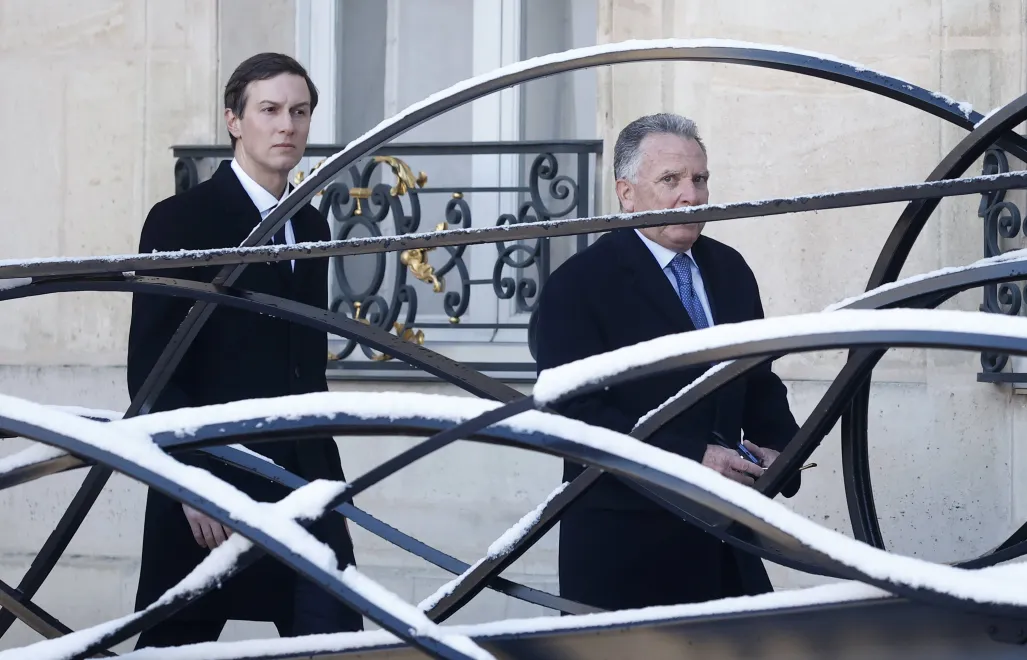 Джаредом Кушнером і Стів Віткофф. Fot. PAP/EPA/YOAN VALAT 