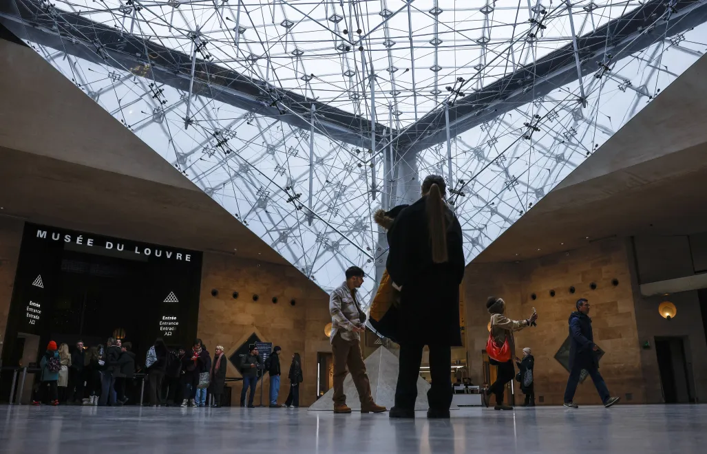 Luwr. Fot. PAP/EPA/YOAN VALAT