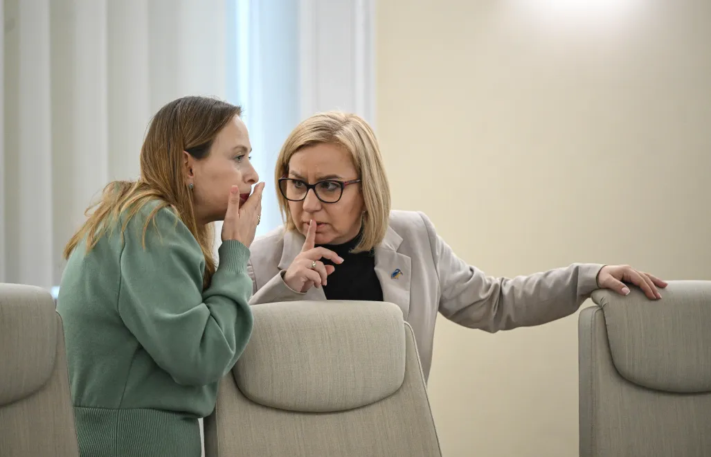 Ministra funduszy i polityki regionalnej Katarzyna Pełczyńska-Nałęcz i ministra klimatu i środowiska Paulina Hennig-Kloska. Fot. PAP/Radek Pietruszka