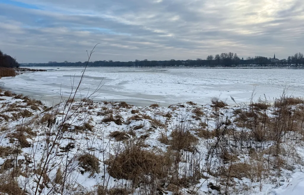 Zamarznięta Wisła. Fot. PAP/	Tomasz Więcławski