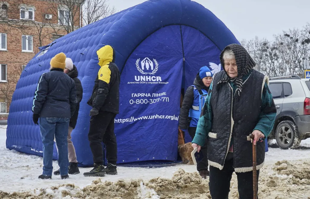 Намет UNHCR у Харкові, який було розгорнуто з огляду на постійну потребу в допомозі місцевим жителям. Fot. PAP/EPA/SERGEY KOZLOV