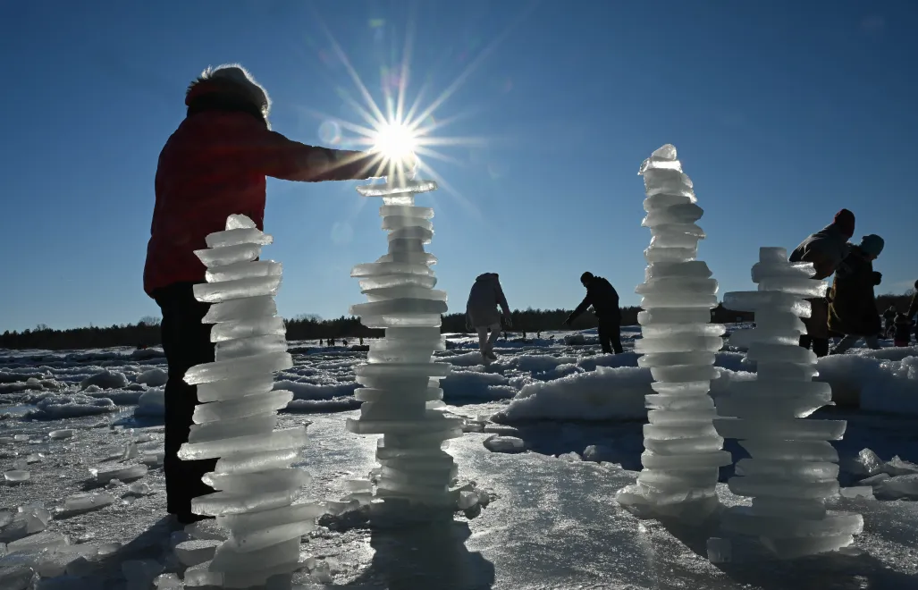 Torosy na plaży w Mikoszewie Fot. PAP/Adam Warżawa