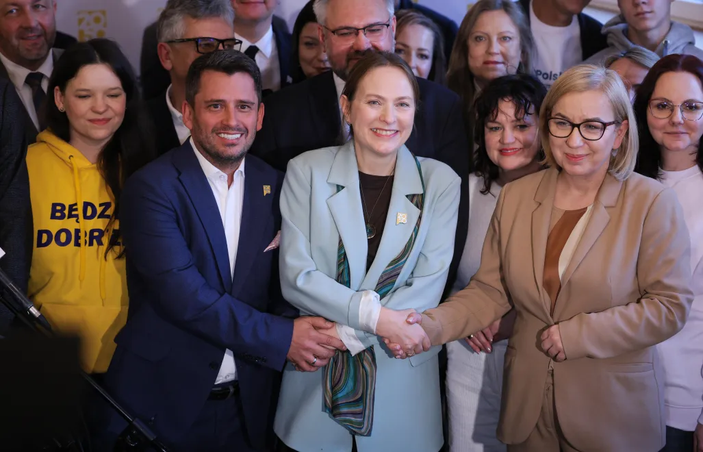 Nowa przewodnicząca Polski 2050 Katarzyna Pełczyńska-Nałęcz (C), minister klimatu i środowiska Paulina Henning-Kloska (C-P) oraz przewodniczący KP Polski 2050 Paweł Śliz (C-L), fot. PAP/Rafał Guz