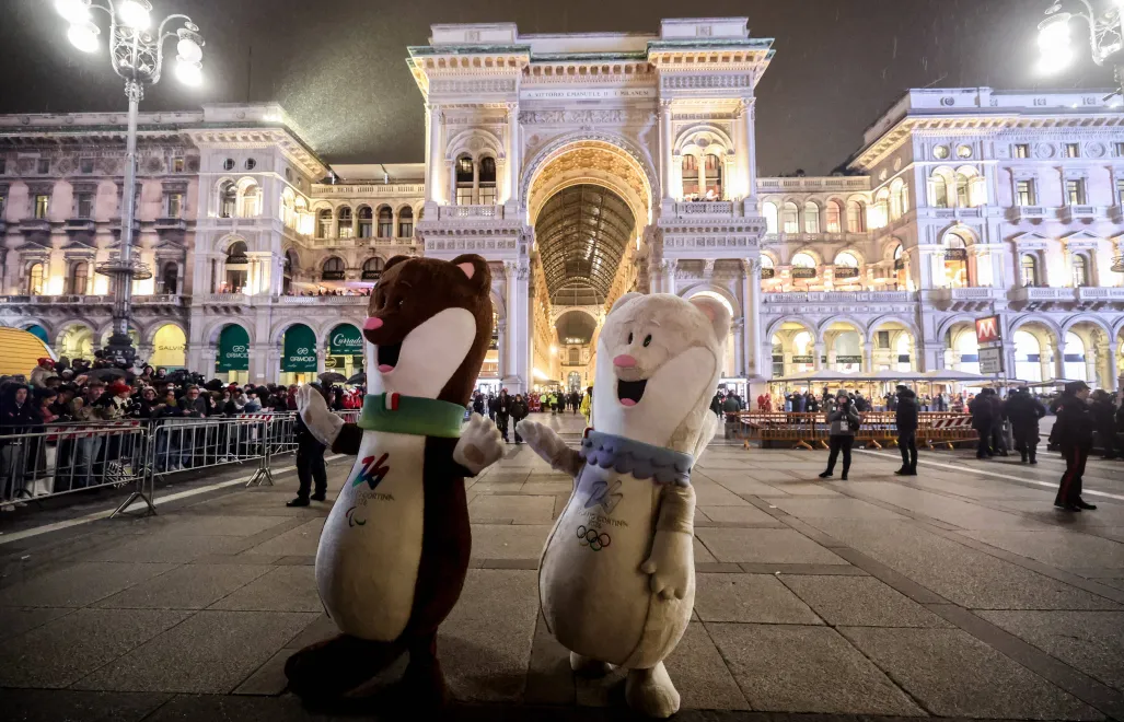 Maskotki igrzysk Mediolan-Cortina 2026 Fot. PAP/EPA/TERESA SUAREZ