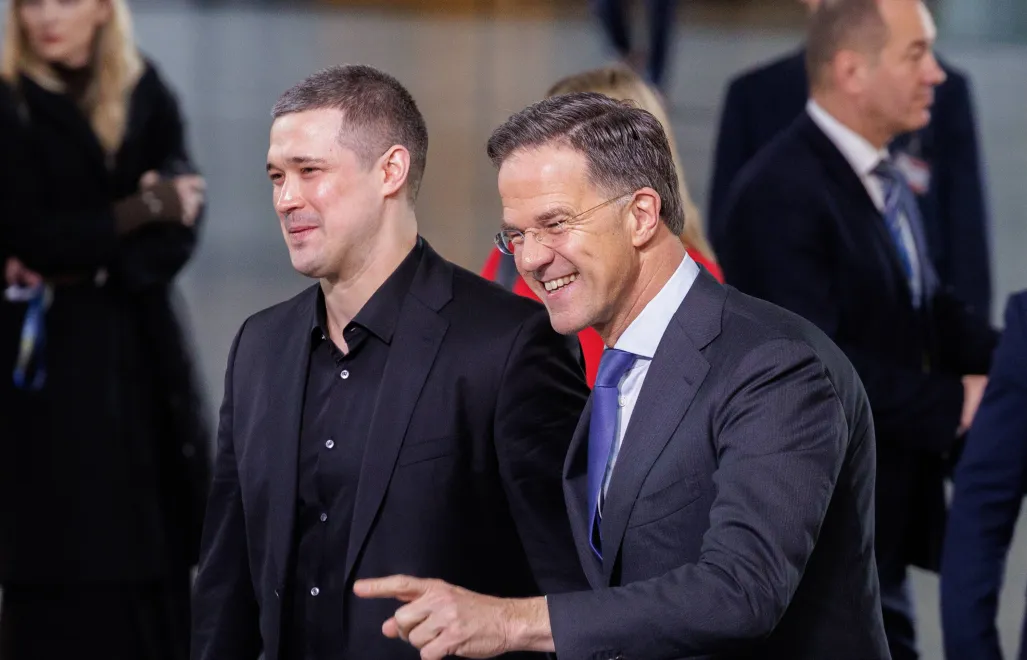 Міністр оборони України Михайло Федоров і генеральний секретар НАТО Марк Рютте. Fot. PAP/EPA/OLIVIER MATTHYS