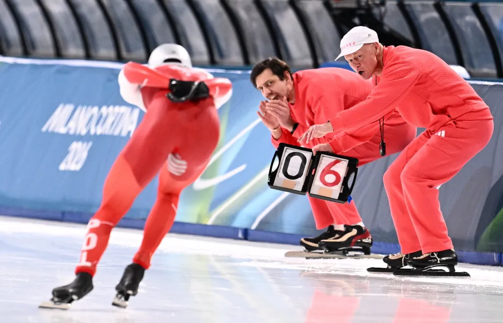 Reprezentant Polski Władimir Semirunnij (L) oraz trenerzy kadry narodowej mężczyzn Roland Cieślak (C) i Henk Hospes (P). Fot. PAP/Paweł Skraba