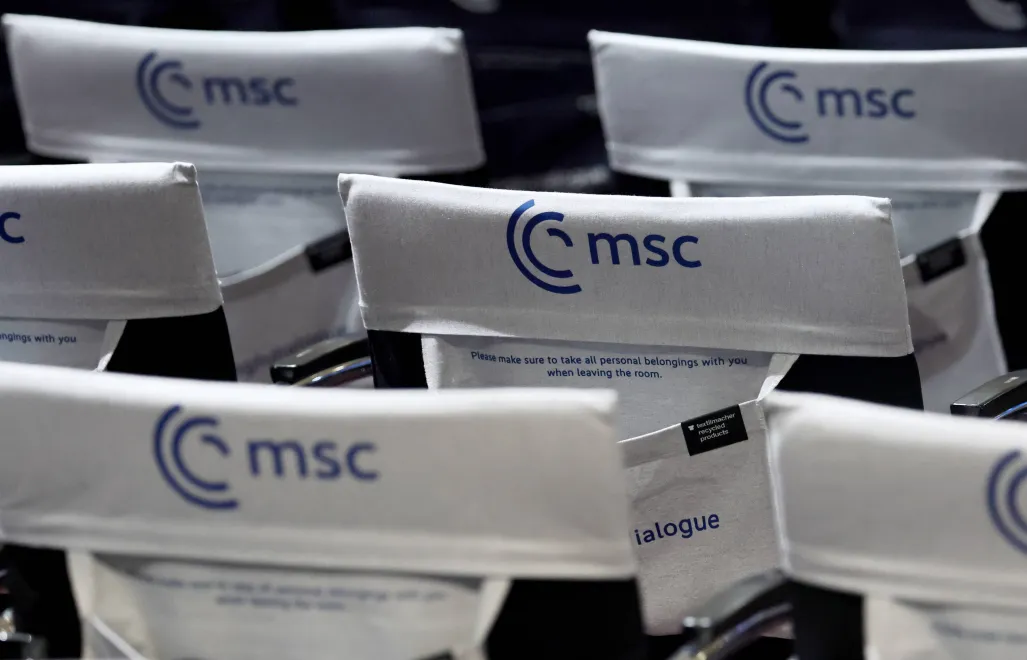 Krzesła przygotowane na Monachijską Konferencję Bezpieczeństwa Fot. PAP/EPA/RONALD WITTEK