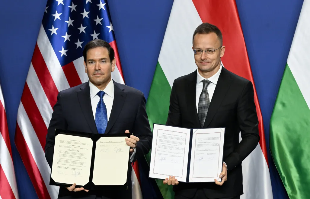 Sekretarz stanu USA Marco Rubio i minister spraw zagranicznych Węgier Peter Szijjarto. Fot. PAP/EPA/ZOLTAN MATHE