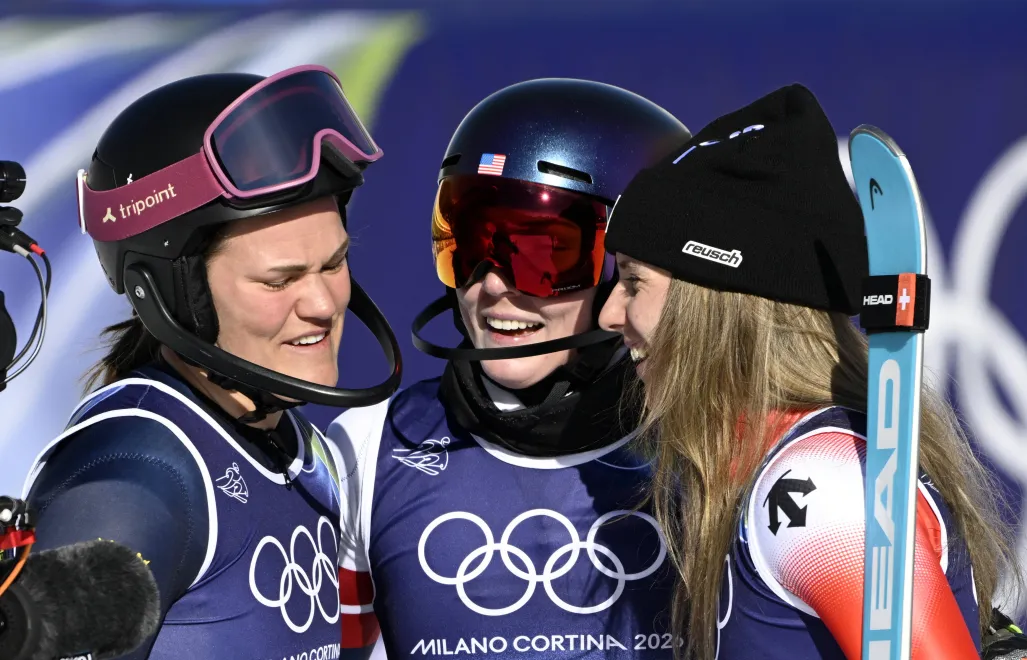 Od lewej: Anna Swenn Larsson, Mikaela Shiffrin i Camille Rast. Fot. PAP/EPA/DANIEL DAL ZENNARO