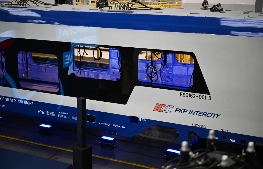 Pojazdy będą jeździły w relacjach krajowych w kategorii InterCity. Fot. PAP/	Darek Delmanowicz