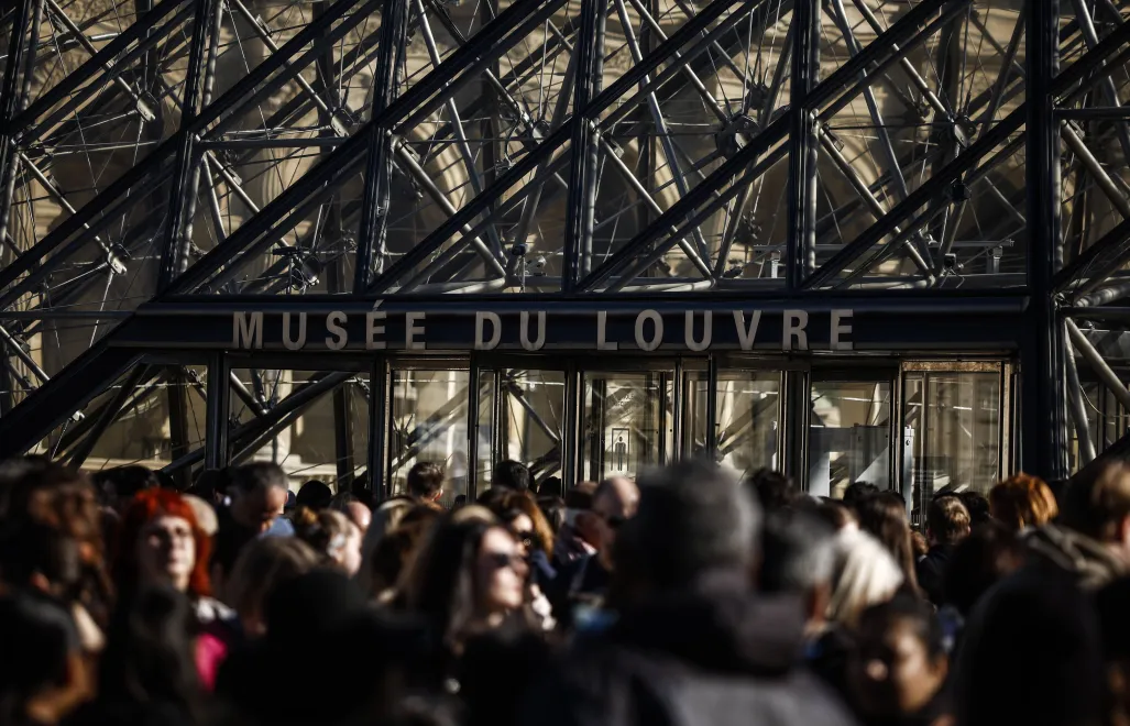 Luwr. Fot. PAP/EPA/YOAN VALAT