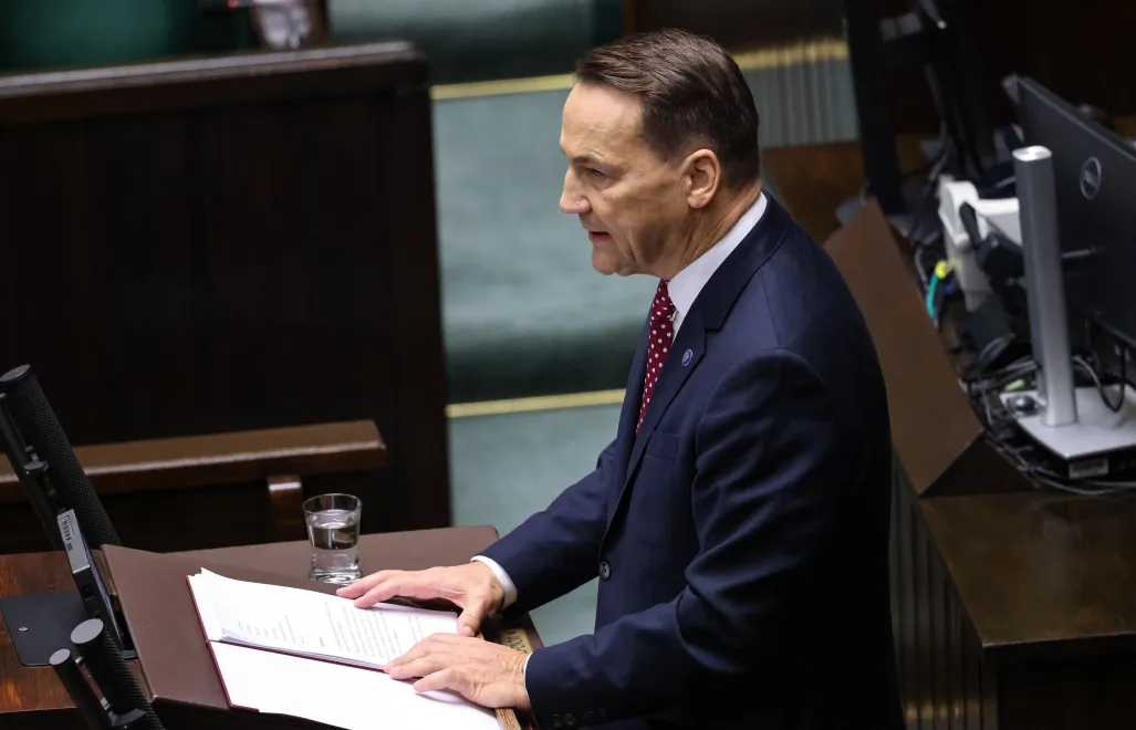 Министр иностранных дел Польши Радослав Сикорский во время выступления в Сейме. 26.02.2026 г. Fot. PAP/Albert Zawada