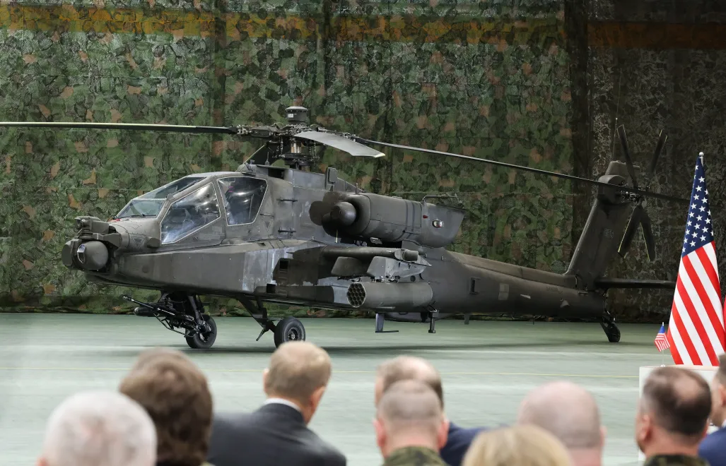 Śmigłowiec Apache prezentowany na uroczystości zawarcia umów offsetowych między Wojskowymi Zakładami Lotniczymi nr 1 S.A. a Lockheed Martin Fot. PAP/Marian Zubrzycki