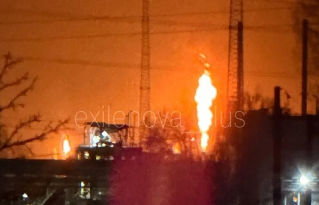Скриншот из видео пожаа на Саратовском НПЗ. Fot. X/Exilenova+ (@Exilenova_plus)