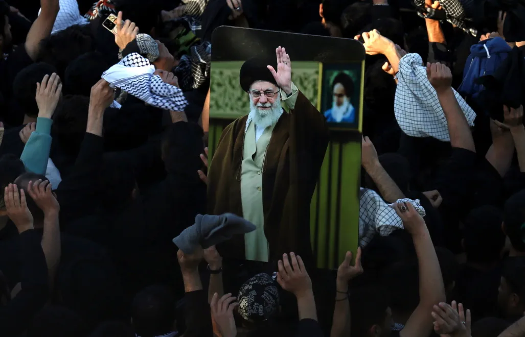 Obywatele Iranu opłakują swojego przywódcę. Fot. PAP/EPA/CEERWAN AZIZ 