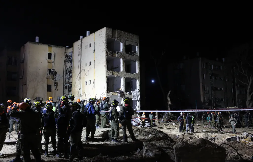 Z powodu napływu rannych szpital w Aradzie ogłosił stan wyjątkowy po ataku – przekazało izraelskie pogotowie. Fot. PAP/EPA/PAP/EPA/ABIR SULTAN