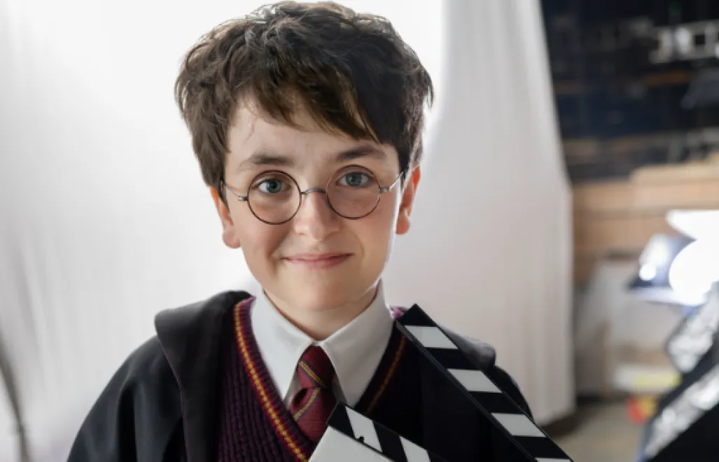 Dominic McLaughlin w roli Harry’ego Pottera. Fot. Warner Bros./materiały prasowe