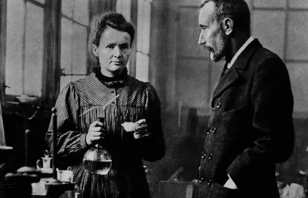 Maria Skłodowska-Curie i Piotr Curie. Fot. Wikimedia commons/Domena publiczna
