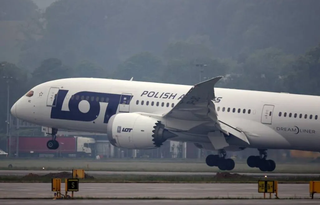 Samolot Polskich Linii Lotniczych LOT Fot. PAP/Łukasz Gągulski