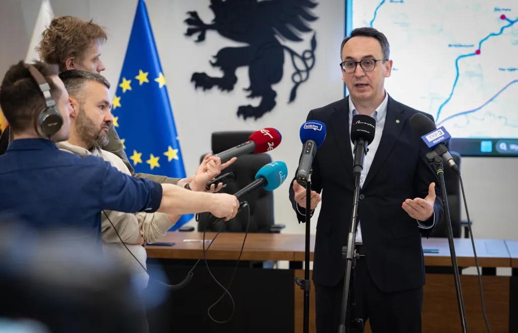 Klimczak: podróże po regionie będą łatwiejsze, bardziej elastyczne i tańsze. Fot. X/Dariusz Klimczak