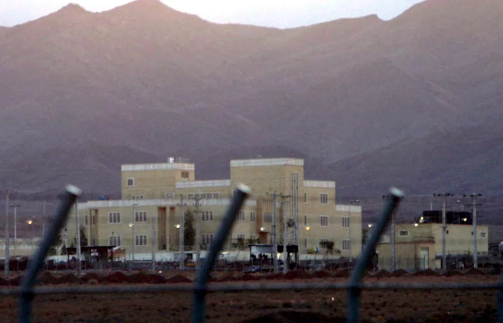Zakład wzbogacania uranu w Natanz w środkowym Iranie. Zdjęcie z listopada 2005 r. Fot. PAP/EPA/ABEDIN TAHERKENAREH