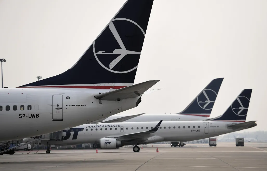  Samoloty LOT na płycie Lotniska im. Fryderyka Chopina. Zdj. Ilustracyjne. Fot. PAP/Piotr Nowak
