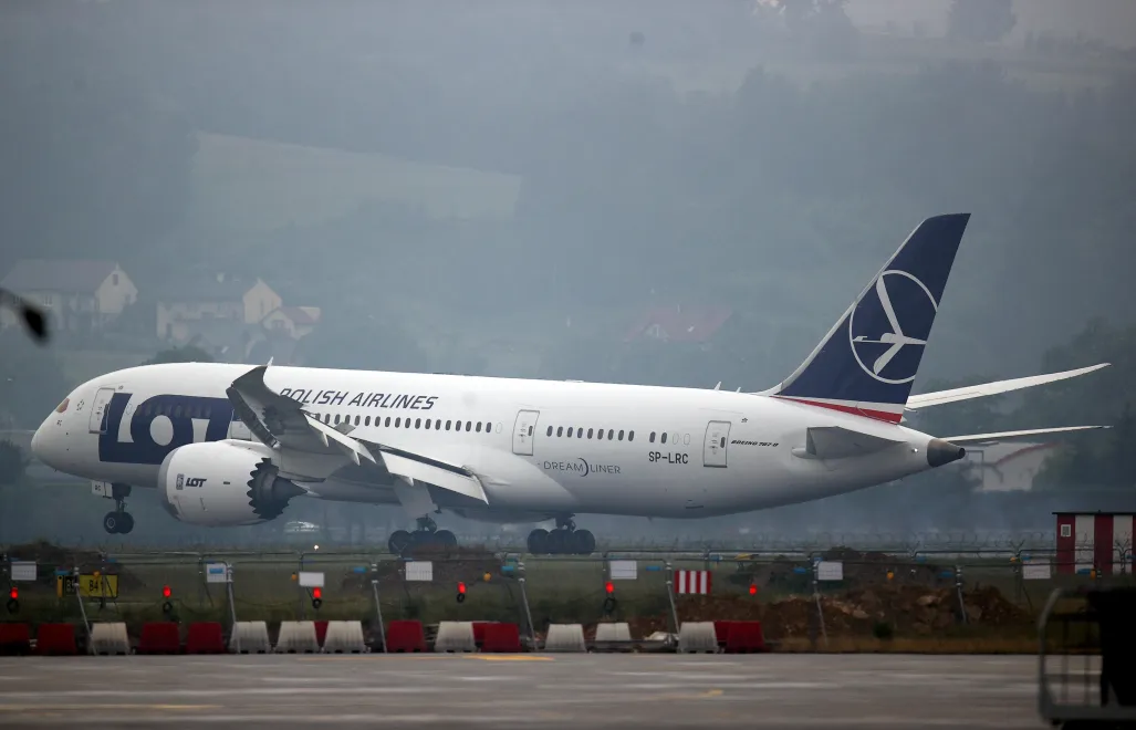  Samolot Boeing 787 Dreamliner Polskich Linii Lotniczych LOT. Fot. PAP/	Łukasz Gągulski