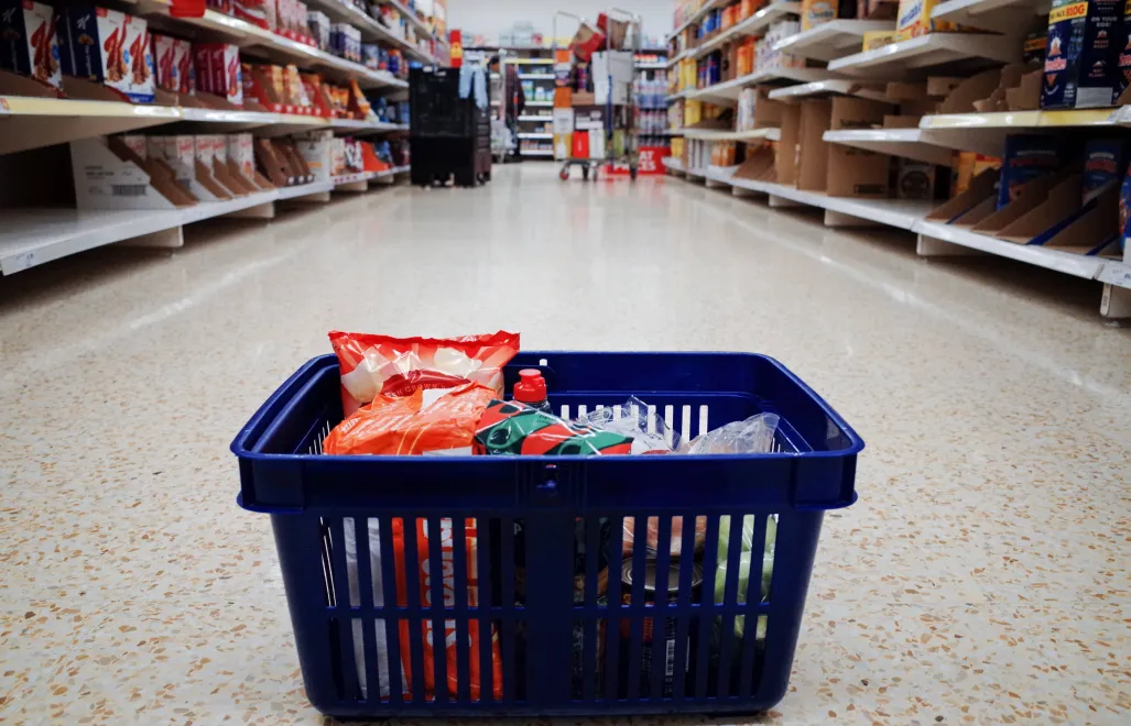 Koszyk zakupowy Fot. PAP/EPA/ADAM VAUGHAN