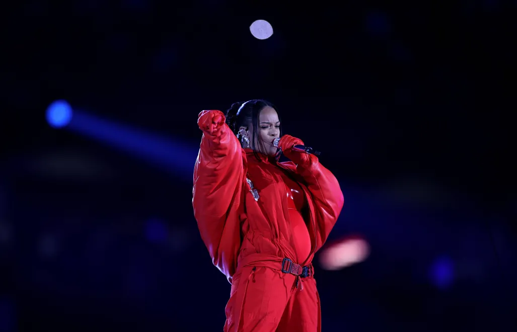 Rihanna podczas koncertu, fot. PAP/EPA/CAROLINE BREHMAN