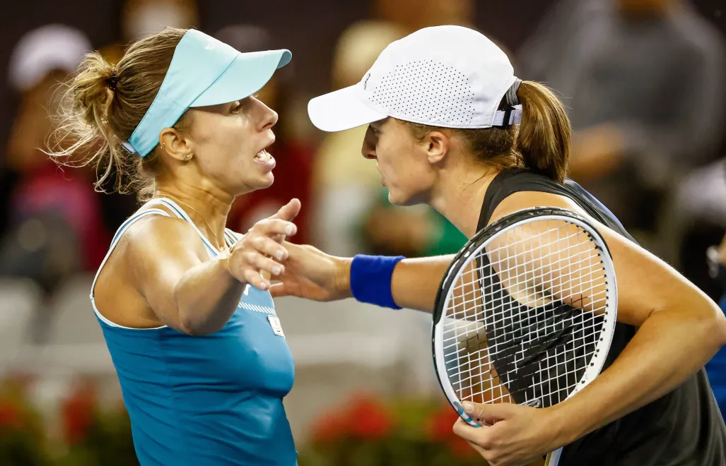 Magda Linette i Iga Świątek w Pekinie w 2023 roku Fot. PAP/EPA/MARK R. CRISTINO